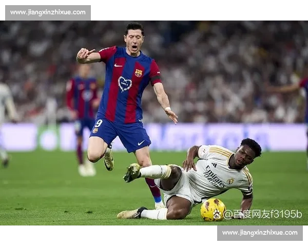 足球战术解读与球员表现分析：新赛季各大联赛的精彩对决与趋势探讨